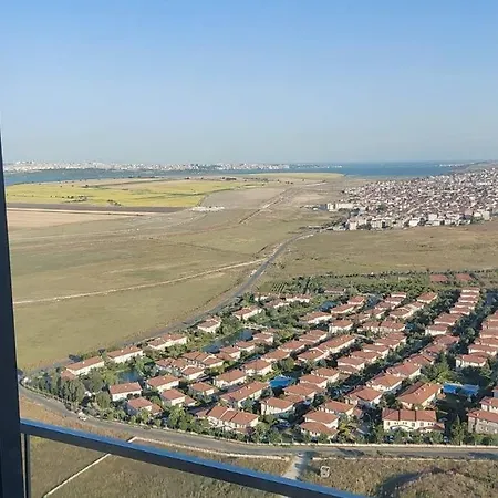 Lake View Luxury Apart With Everything You Need *