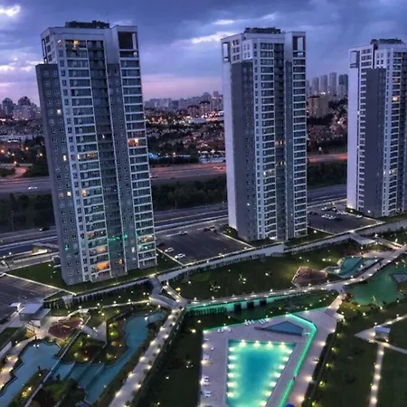 Lake View Luxury Apart With Everything You Need